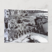 Carte Postale Troupes de la Seconde Guerre mondiale débarquant, (Devant)