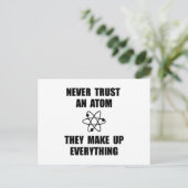Carte Postale Trust Atom (Debout devant)