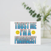 Carte Postale Trust Me Pharmacist (Debout devant)