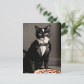 Carte Postale tuxedo cat et pizza (Debout devant)