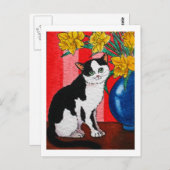 Carte Postale Tuxedo chat avec des jonquilles dans un vase bleu (Devant / Derrière)