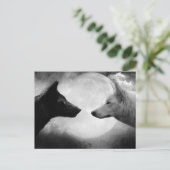 Carte Postale Two wolves facing each other (Debout devant)