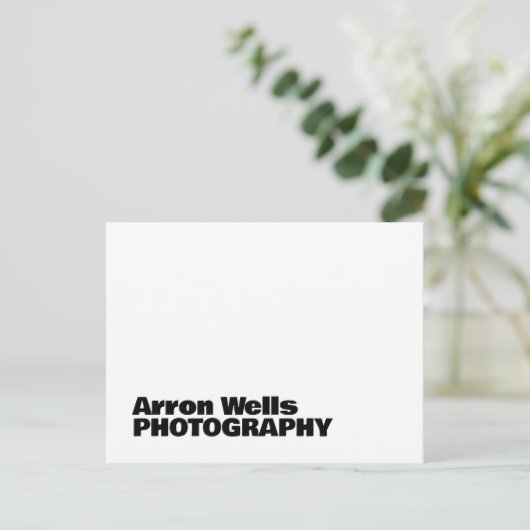 Carte Postale Typographie moderne professionnelle en gras Code Q (Debout devant)