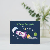 Carte Postale Un adorable vaisseau-fusée dans l'espace dessin an (Debout devant)