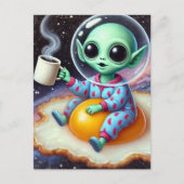 Carte Postale Un Alien amusant sur un oeuf frit dans l'espace (Devant)