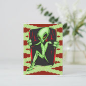 Carte Postale Un Alien envahit votre maison (Debout devant)