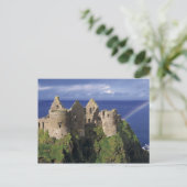 Carte Postale Un arc en ciel frappe le château médiéval de Dunlu (Debout devant)