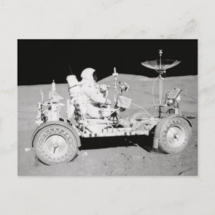 Carte Postale Un astronaute conduit Lunar Lander sur la Lune