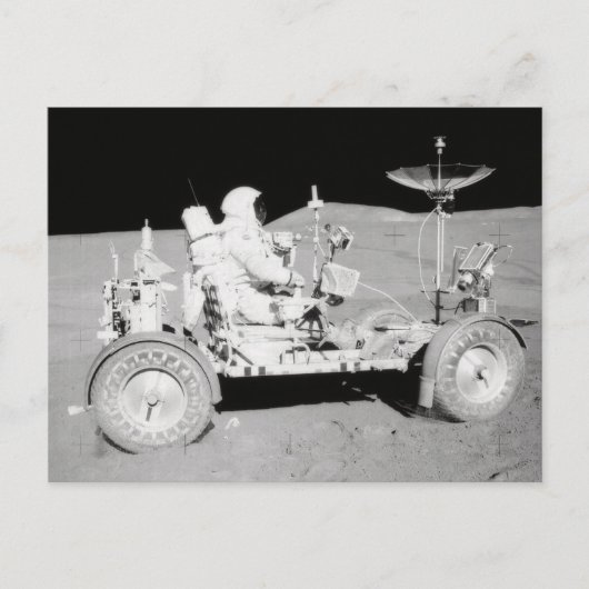 Carte Postale Un astronaute conduit Lunar Lander sur la Lune (Devant)