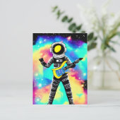 Carte Postale Un astronaute joue de la guitare électrique dans l (Debout devant)