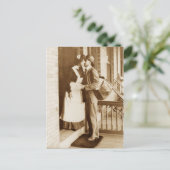 Carte Postale Un baiser du facteur (Debout devant)