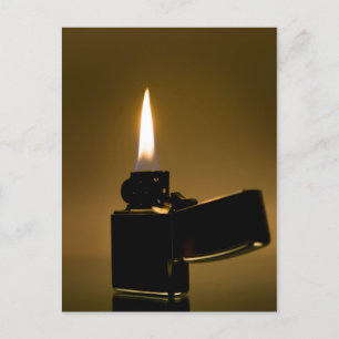 Carte Postale Un briquet Zippo. Art