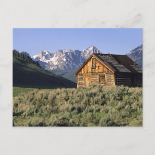 Carte Postale Un cabine en bois et les monts Sawtooth dans
