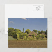 Carte Postale Un champ cultivé devant des maisons à toit de chau (Devant / Derrière)