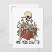 Carte Postale "Un chapitre de plus" Livre de lecture Skeleton (Devant / Derrière)