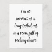 Carte Postale un chat à longue queue dans une pièce pleine de ro (Devant)