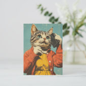 Carte Postale Un chat adorable de style rétro sur son téléphone  (Debout devant)