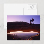 Carte Postale Un couple regarde le lever du soleil du sommet de (Devant / Derrière)