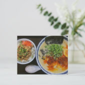 Carte Postale Un déjeuner difficile au Japon (Debout devant)