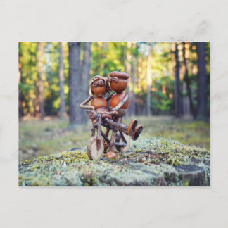 Carte Postale Un elfe de maïs avec sa fille sur le vélo