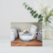 Carte Postale Un elfe de maïs dans la théière (Debout devant)