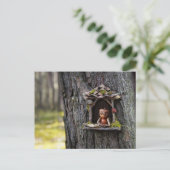 Carte Postale Un elfe de maïs regardant de la fenêtre (Debout devant)