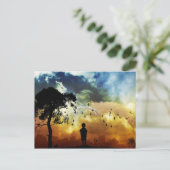 Carte Postale Un garçon et son univers (Debout devant)