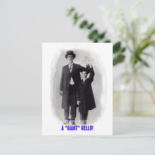 CARTE POSTALE UN "GÉANT" BONJOUR ! LE GÉANT DU CIRQUE FINI DE L (Debout devant)