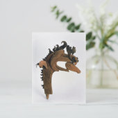 Carte Postale Un griffon tenant un cerf dans son bec (Debout devant)