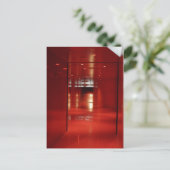 Carte Postale Un Hall très rouge (Debout devant)