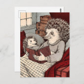 Carte Postale Un hérisson dans une couverture lisant un livre à (Devant / Derrière)