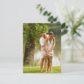 Carte Postale Un homme aide une femme au golf (Debout devant)