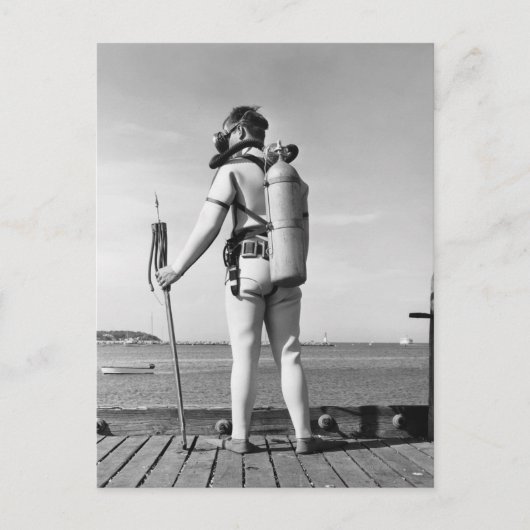 Carte Postale Un homme debout sur la jetée (Devant)