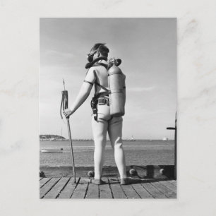 Carte Postale Un homme debout sur la jetée