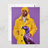 Carte Postale Un homme en Raincoat jaune avec un chien pourpre (Devant / Derrière)