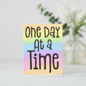 Carte Postale Un Jour À La Fois Citation Motivationnelle Couleur (Debout devant)