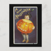 Un joyeux garçon d'Halloween avec un grand Citroui