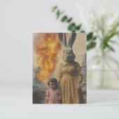 Carte Postale Un lapin de Pâques apocalyptique (Debout devant)