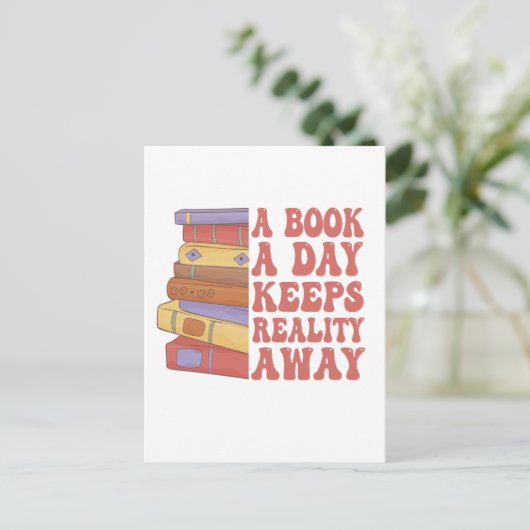 Carte Postale Un livre par jour éloigne la réalité Funny Bookish (Debout devant)
