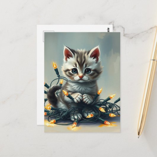 Carte Postale Un mignon chaton enveloppé dans les lumières de No (Devant/Arrière en situation)