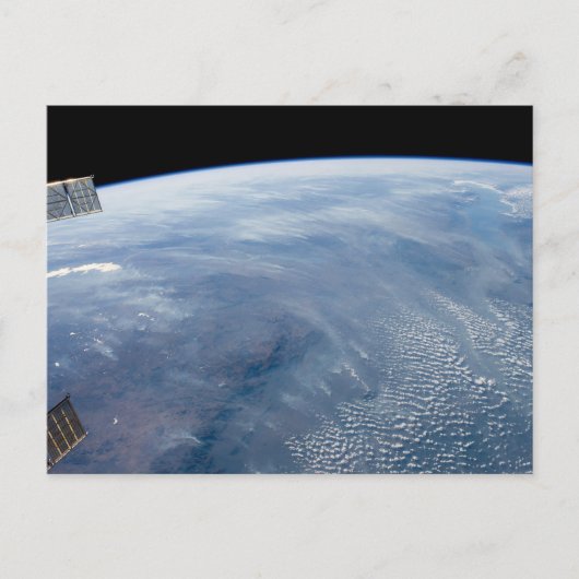 Carte Postale Un nuage de fumée sur l'Afrique australe tropicale (Devant)