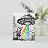 Carte Postale Un opossum avec quelques oiseaux et un OVNI (Debout devant)