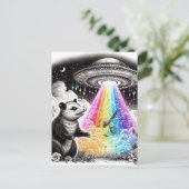 Carte Postale Un opossum et un OVNI (Debout devant)