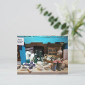 Carte Postale Un peu de shopping en vacances (Debout devant)
