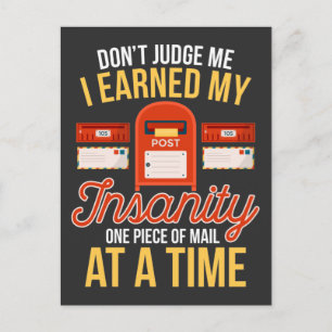 Carte Postale Un Postman fou drôle Noël Retraité Mailman