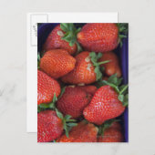Carte Postale un punnet de fraises fraîches mûres à vendre en (Devant / Derrière)