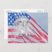 Carte Postale Un pygargue à tête blanche et le drapeau américain (Devant / Derrière)