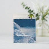 Carte Postale Un snowboarder saut (Debout devant)