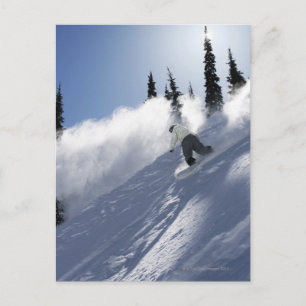 Carte Postale Un snowboardeur mâle déchire en poudre dans l'Idah