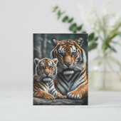 Carte Postale Un tigre avec son petit (Debout devant)